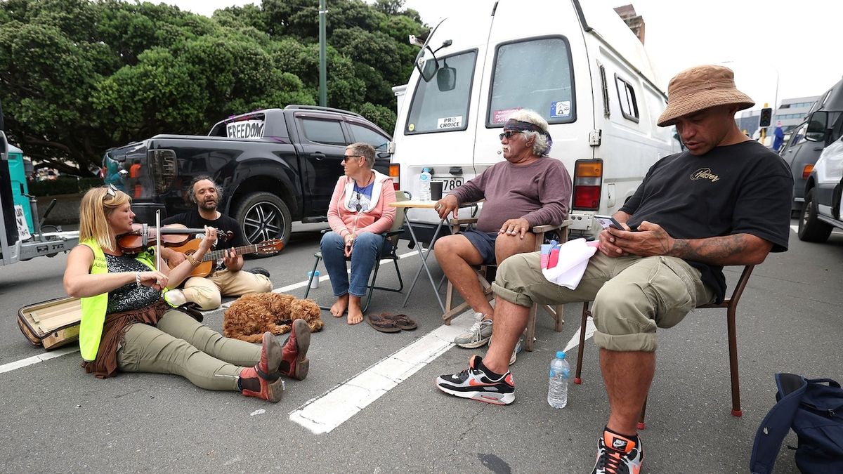 Před novozélandským parlamentem čtvrtý den v řadě táboří demonstranti